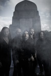 Musik, Gruppfoto av metal bandet Lancer på en kyrkogård